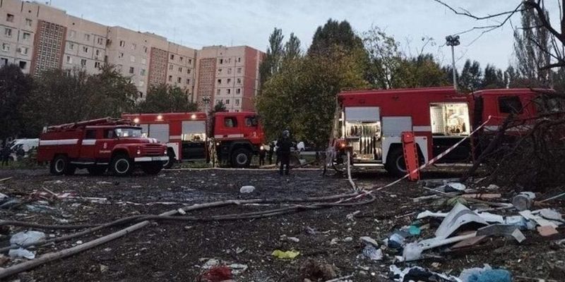 Удар по передмістю Запоріжжя: розірвалися касетні боєприпаси, розбита станція техобслуговування