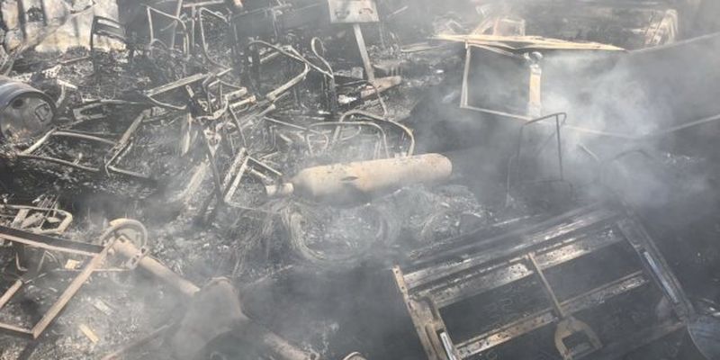 Масштабну пожежу в Харкові загасили: це горіли покришки, фото