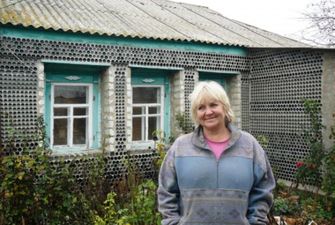 Українка утеплила дім на зиму звичайними пляшками: як виглядає копійчаний спосіб обігріву