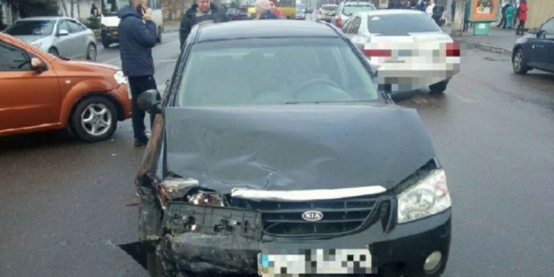 В Кременчуге из-за одного невнимательного водителя столкнулись 4 автомобиля ​