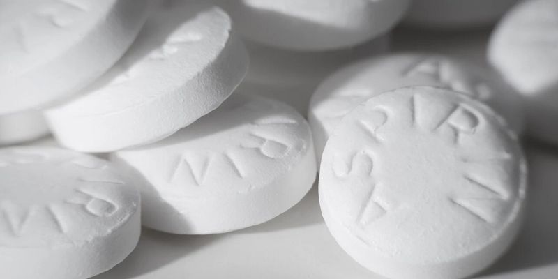 Ученые не рекомендуют аспирин для профилактики проблем с сердцем: названа группа риска