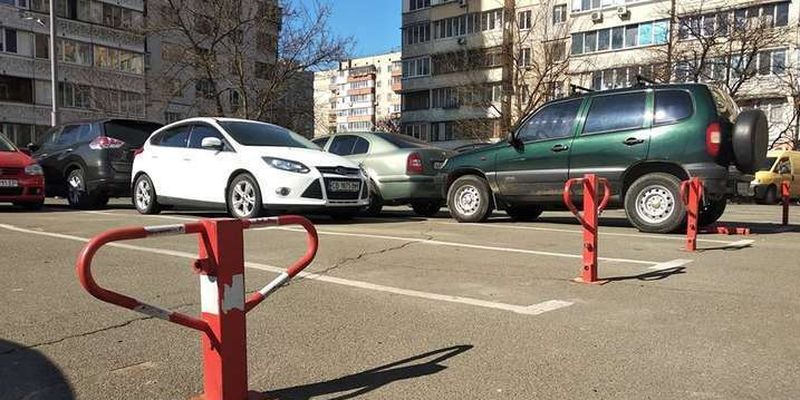 Проблему з паркуванням у київських дворах потрібно нарешті вирішувати