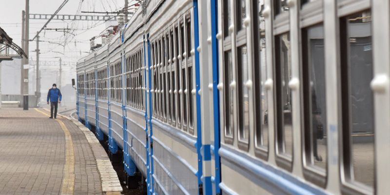 В электричках Киев-Нежин на треть увеличили количество мест
