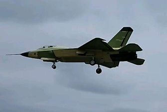КНР на авіашоу в Ле Бурже показала покращену версію винищувача FC-31