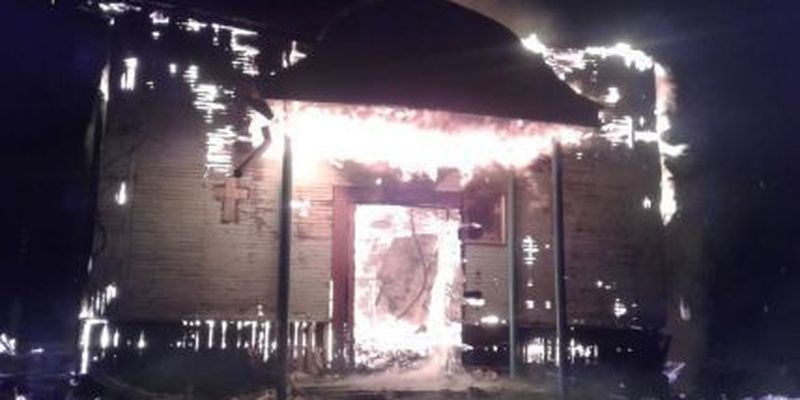 На Закарпатті згоріла побудована в 19 столітті дерев'яна церква: підозрюють підпал