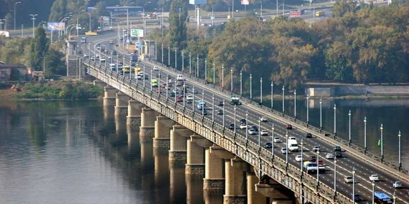 Предприниматель в Киеве "отмыл" 3,5 млн. гривен на ремонте мостов