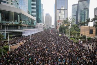 У Гонконгу два мільйони людей вийшли на вулиці з новими вимогами: фото, відео