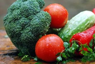 Чи безпечно купувати несезонні "нітратні" овочі: пояснення Уляни Супрун
