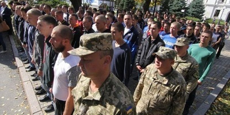 Инцидент с проверкой военнообязанных в Черновцах: видео и реакция ТЦК
