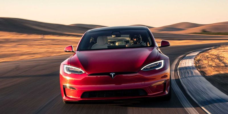 Tesla оштрафовали на 2,2 миллиона долларов за ложную рекламу