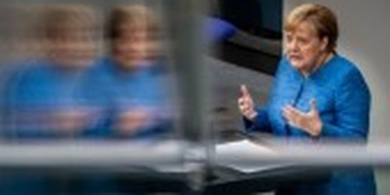 Меркель заявила про необхідність прямого діалогу ЄС з Кремлем