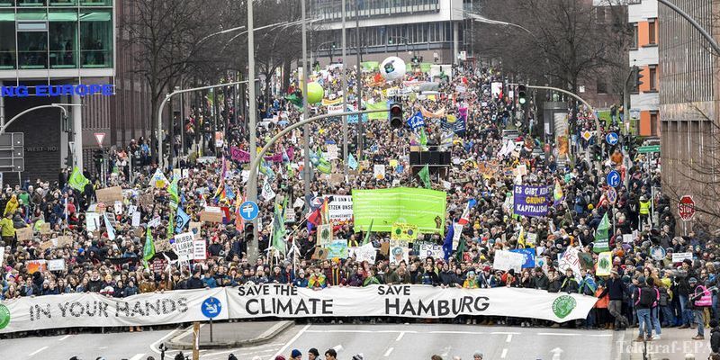 20 тисяч людей приєдналися до Грети Тунберг на кліматичному протесті в Гамбурзі