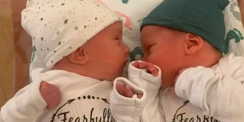 Состарились не успев родиться. В США близнецы-рекордсмены родились лишь спустя 30 лет