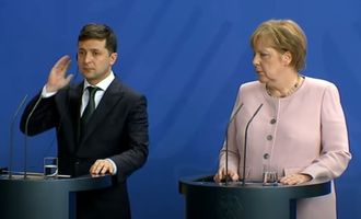 Зеленский поговорил с Меркель о войсках РФ у границы Украины
