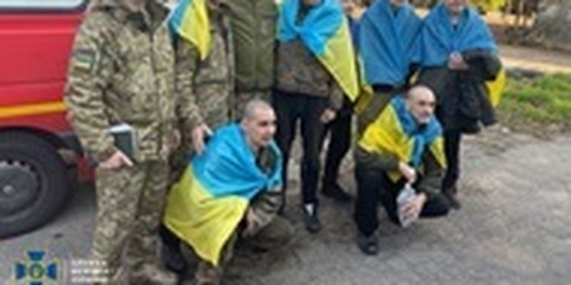 СБУ показала встречу освобожденных из плена украинцев