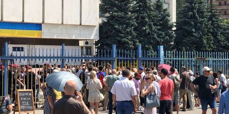 Будівлю ЦВК взяли під посилену охорону через акцію протесту