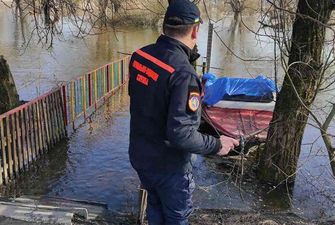 На Львівщині річка підтопила рятувальну станцію. Вода наближається до будинків