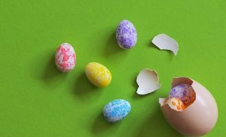 Будете победителями в "христосании": интересный способ, как сделать крепкие яйца к Пасхе