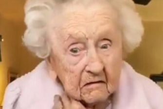 104-летняя бабушка повторила популярный тренд и стала звездой сети