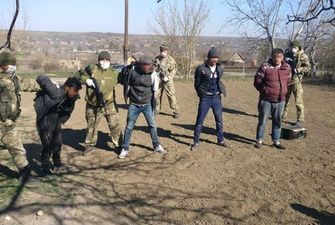 Искатели приключений с баяном пробрались в Украину и спрятались на чердаке: фото и видео с "героями"