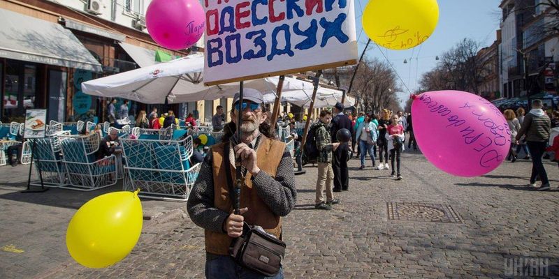 "Делайте себе настроение сами": в Одессе из-за COVID-19 отменили Юморину