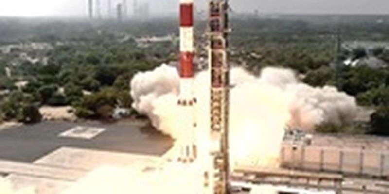 Индия запустила ракету с девятью спутниками