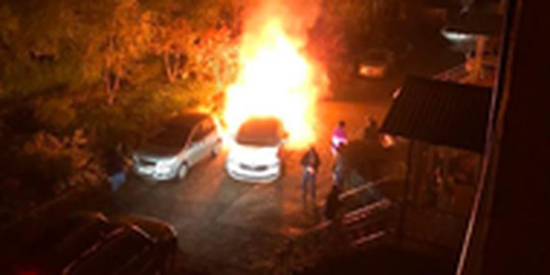 В Закарпатье неизвестные сожгли автомобиль прокурора
