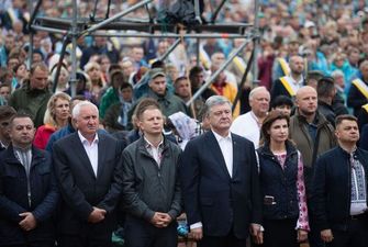 Порошенко в Зарванице призвал всех помолиться за Украину