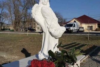 В Иванковке открыли памятник погибшей Даше Лукьяненко