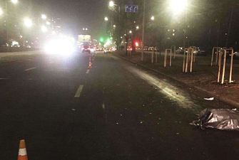 У Києві мотоцикліст насмерть збив пішохода: подробиці та фото з місця НП