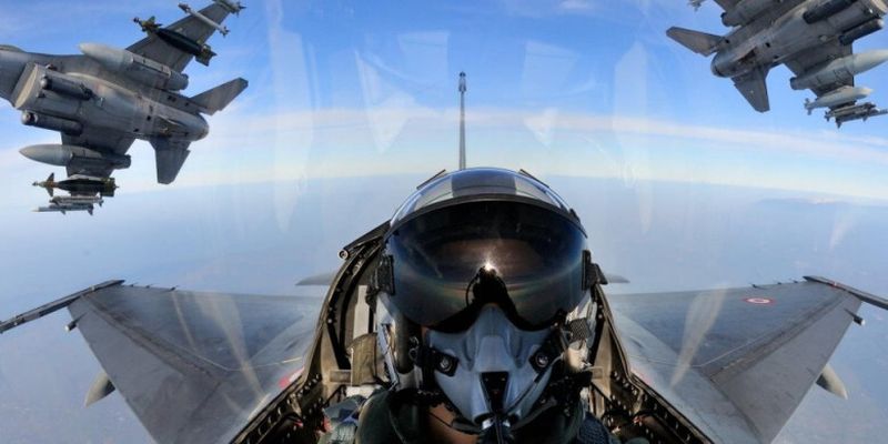 Украинские пилоты в Великобритании приступают к тренировкам на истребителях F-16