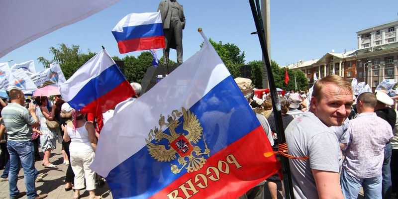 До Мелітополя привезли масовку з Криму на дні проведення псевдореферендуму