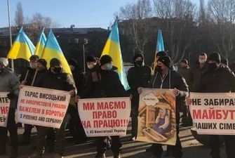 "Не отнимайте будущее у наших семей": в Одессе прошел необычный митинг, фото