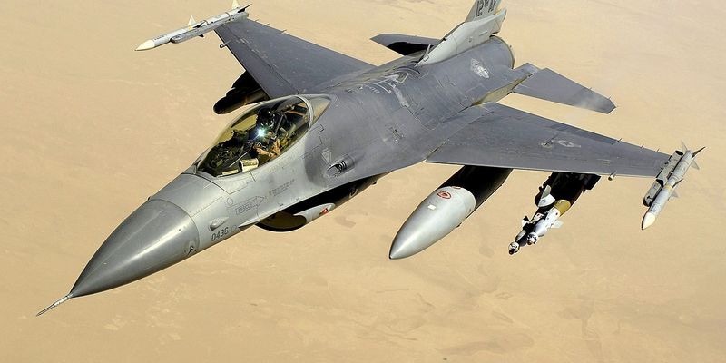 Украинские пилоты уже учатся управлению F-16 во Франции: что известно об обучении