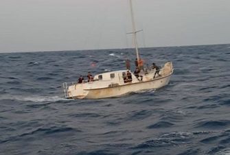 Біля берегів Італії спіймали яхту з 74 нелегальними мігрантами. Серед затриманих українці