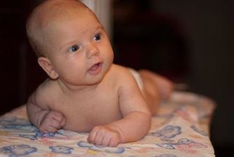 Ребёнок плакал несколько дней: В Запорожье в общежитии пьяный мужчина морил младенца голодом