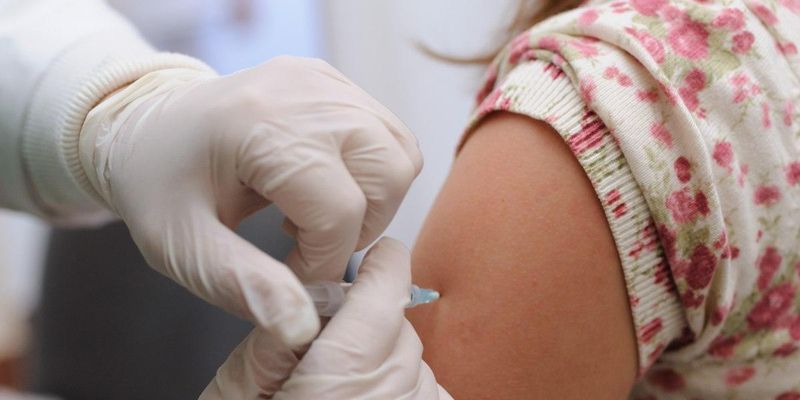 Вспышка кори: киевлян призывают срочно вакцинировать детей