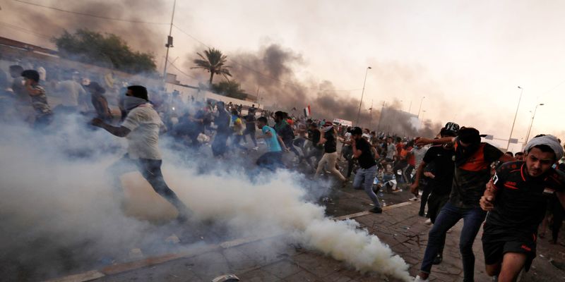 В Ираке силовики разгоняли демонстрантов с пулями и слезоточивым газом: есть жертвы