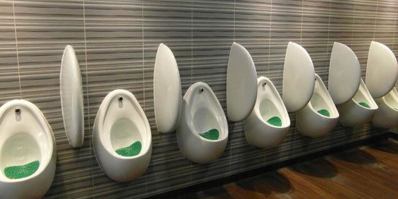 "Реже моют руки!" Раскрыта шокирующая правда о мужских туалетах