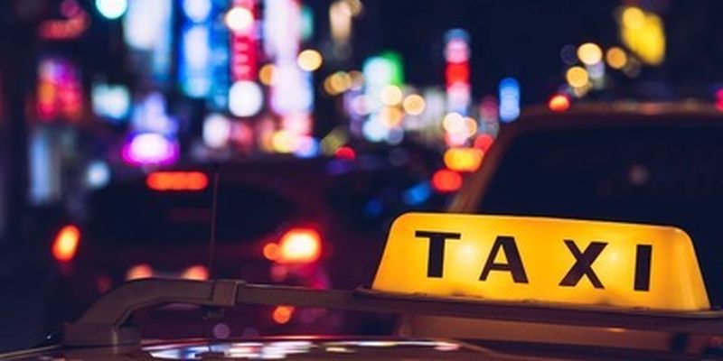 В Варшаве таксист напал на украинку: забрал все наличные деньги и угрожал убить