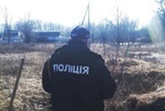 Под Изюмом эксгумировано тело погибшего от российских обстрелов мужчины
