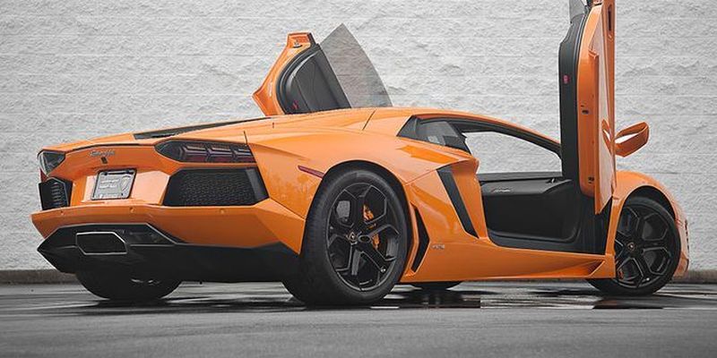 УАЗ освежил Буханку цветом Lamborghini