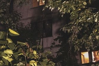 В Киеве произошел сильный пожар в жилой высотке: фото и видео с места ЧП