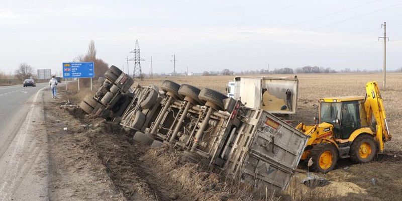 "Фуру сбил самолет": под Киевом произошла серьезная авария
