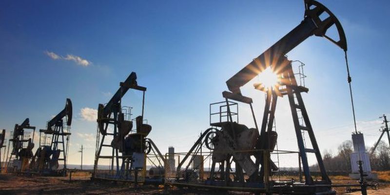 Нефть приближается к $100 за баррель: аналитики объяснили, чего ждать дальше
