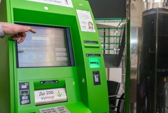 Банкомат ПриватБанка обсчитал клиентку на 300 гривен: в банке ответили