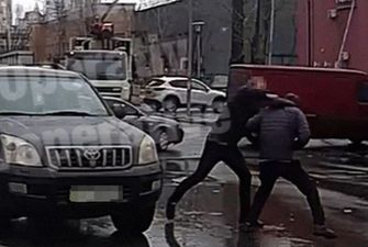 В Киеве 24-летний водитель внедорожника избил мужчину после замечания за нарушение ПДД