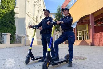 В Ужгороде запустили первый полицейский патруль на электросамокатах