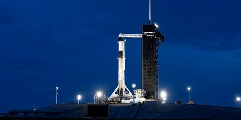 SpaceX отправила в космос первых туристов