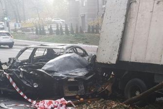 В Киеве пьяная девушка на авто врезалась в грузовик